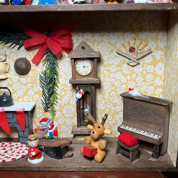 VTG Christmas Kitsch wooden festive doll house diorama figurine wall hanging - Picture 8 of 17